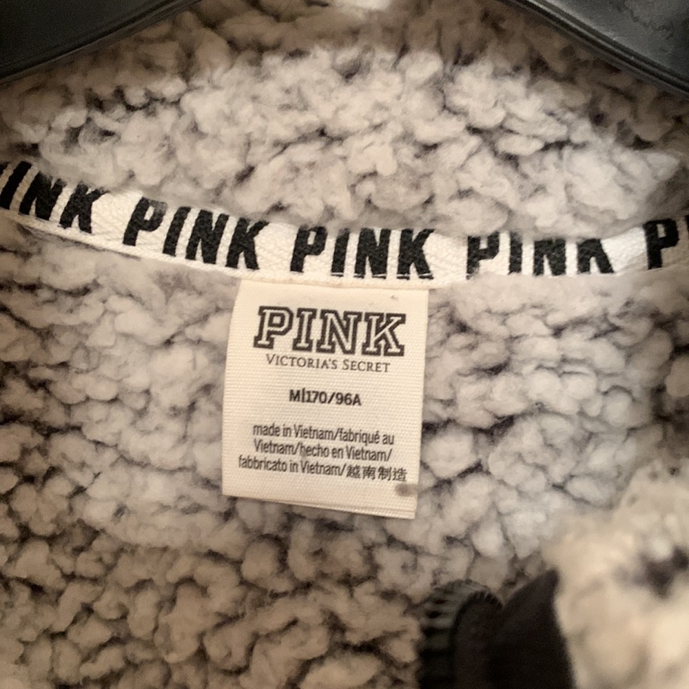 VS PINK - Picture 2 of 6